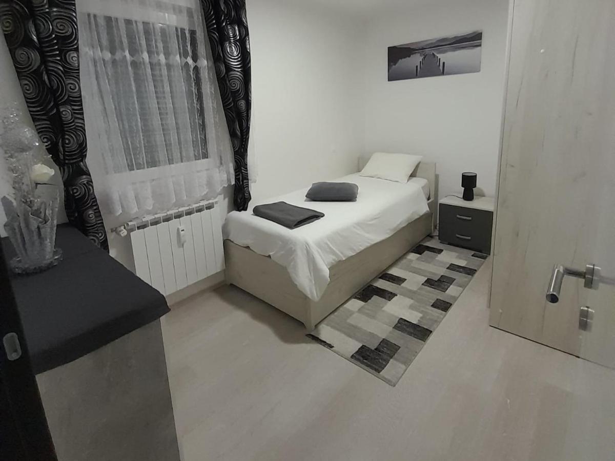 Apartman Lela Karlovac Exterior photo